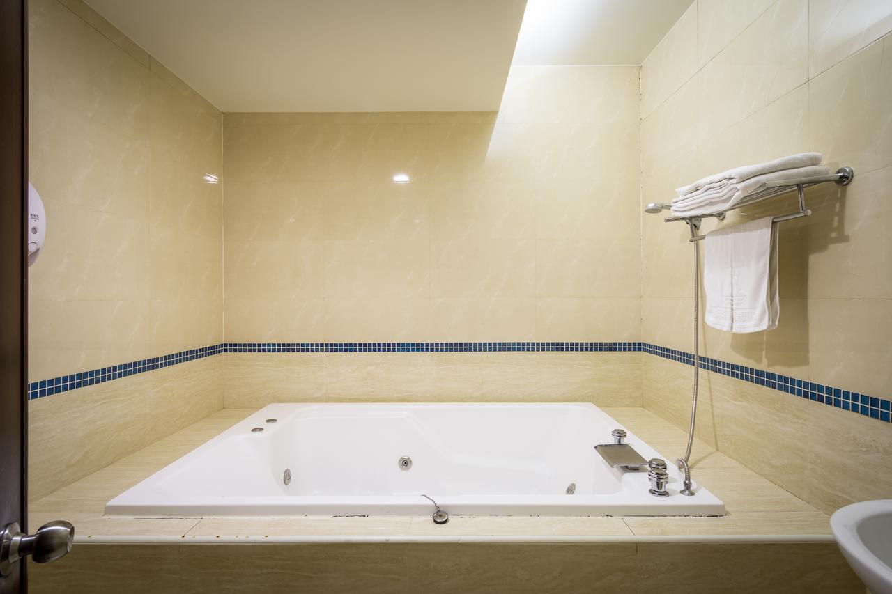Carnival Motel Taipei Extérieur photo