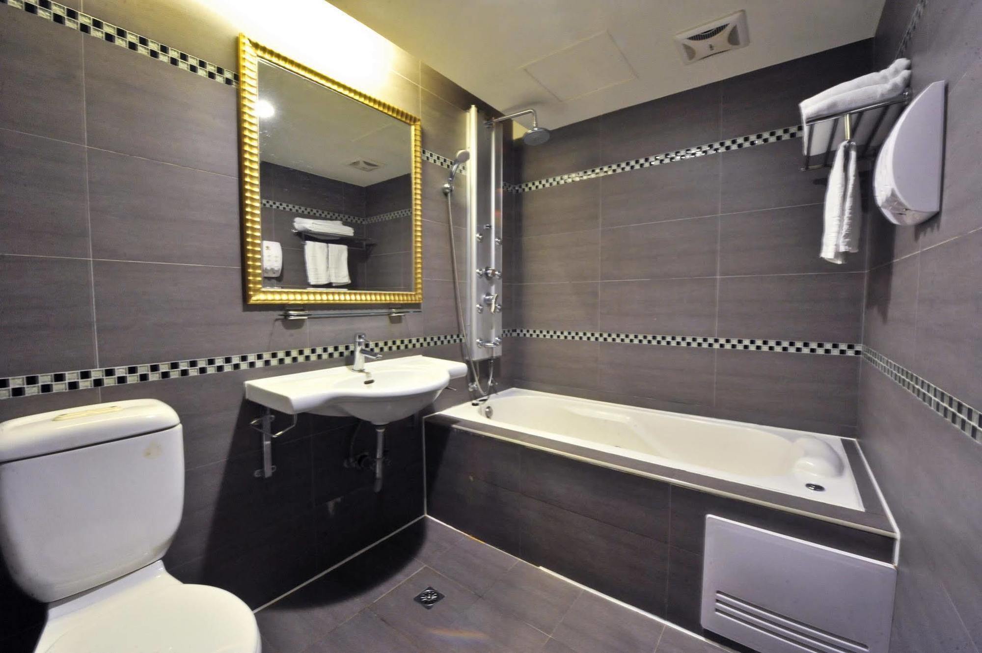 Carnival Motel Taipei Extérieur photo