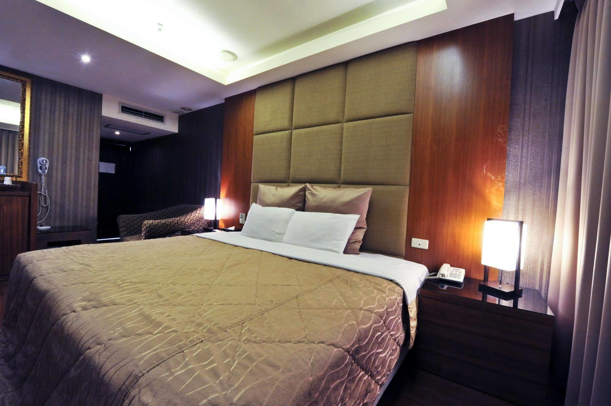 Carnival Motel Taipei Extérieur photo